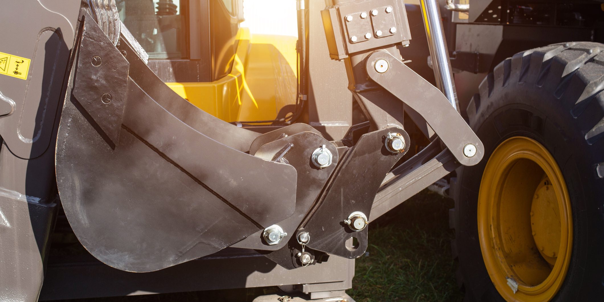 Hydraulic mechanism on construction equipment for driving a bucket on an excavator, industry